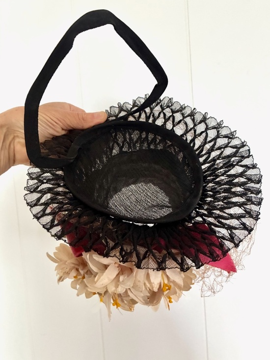 VTG 1940s Black Straw Asymmetrical Chimney Hat with Floral Spray OS main image 5